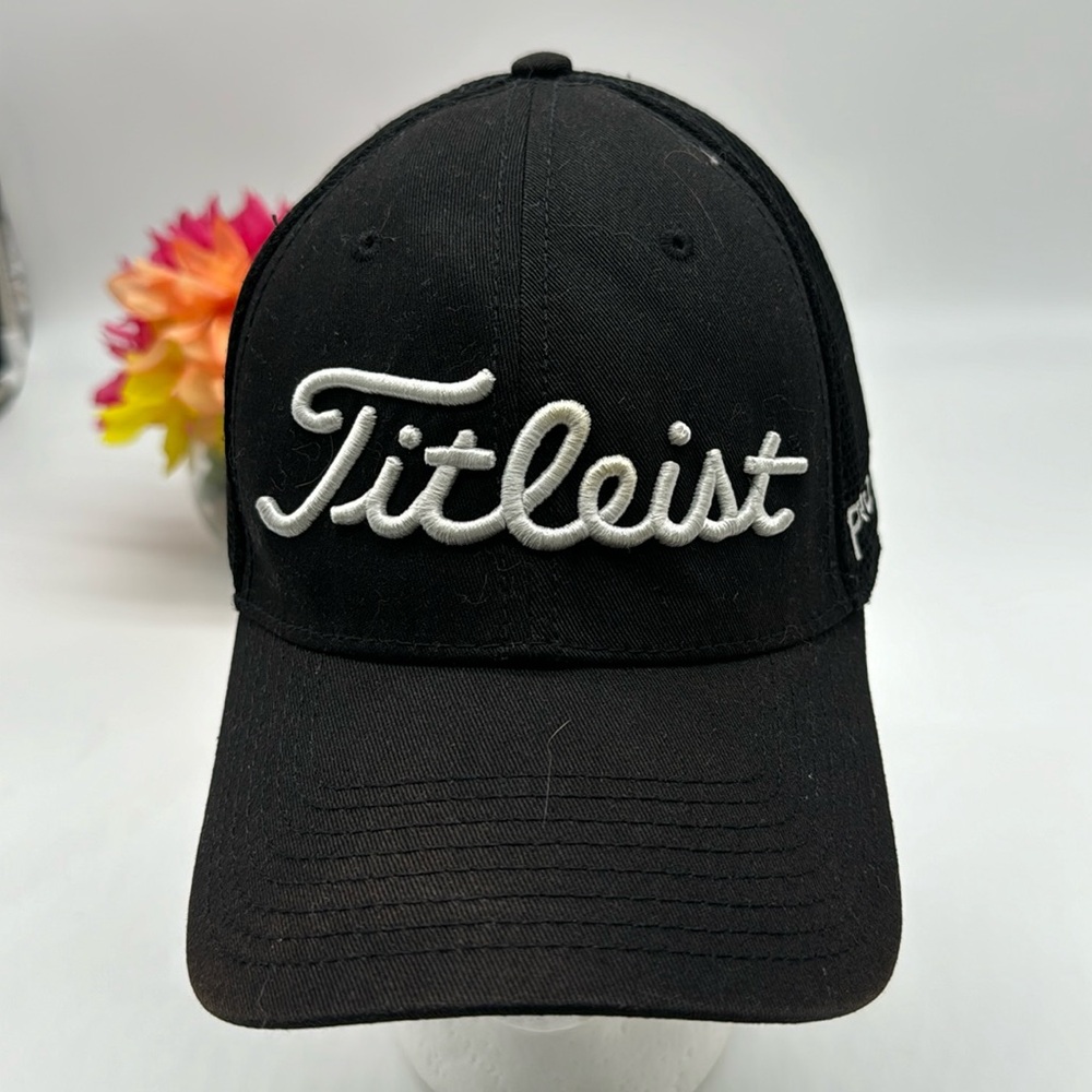 Titleist Black Baseball Golf Hat with White Embroidery Adjustable HT6007H